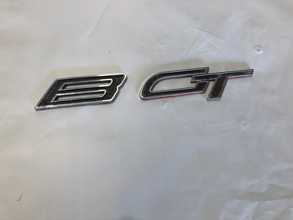 472-780 472-785 AHH9926 AHH9925 MGB GT B & GT BADGE USED