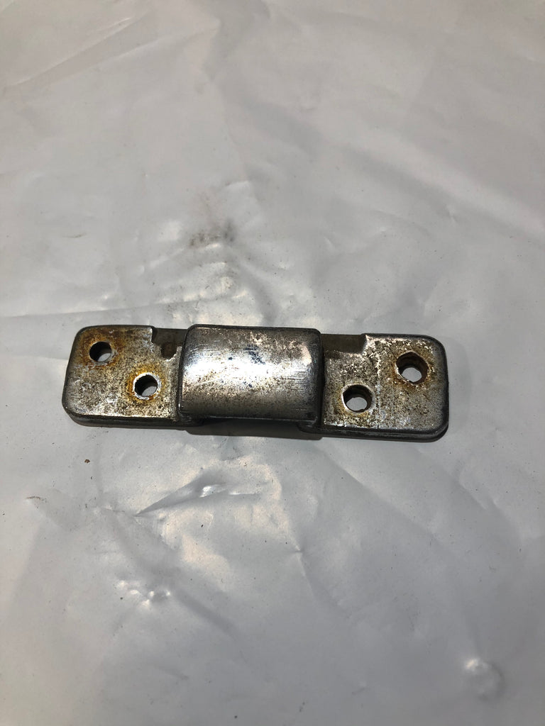 472-620 AHA8483 HOOD CLASP ON SCREEN USED