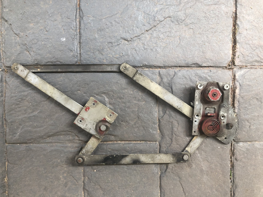 402-270 HZA665 WINDOW WINDER REGULATOR LH MGB MK11 USED
