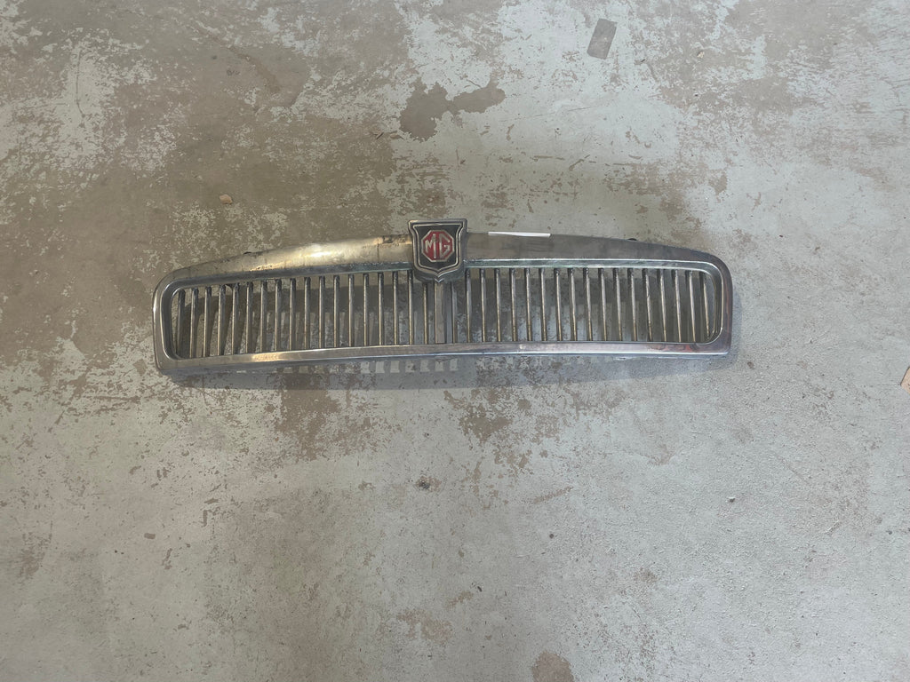 454-142 ARH218 CHROME GRILLE MGB USED