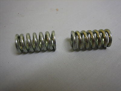 329-850 MG MGB 1/4 VENT PIVOT SPRING x2 - MG Sales & Service