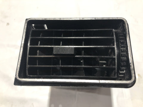 473-330 HZA5128 AIR VENT RH USED
