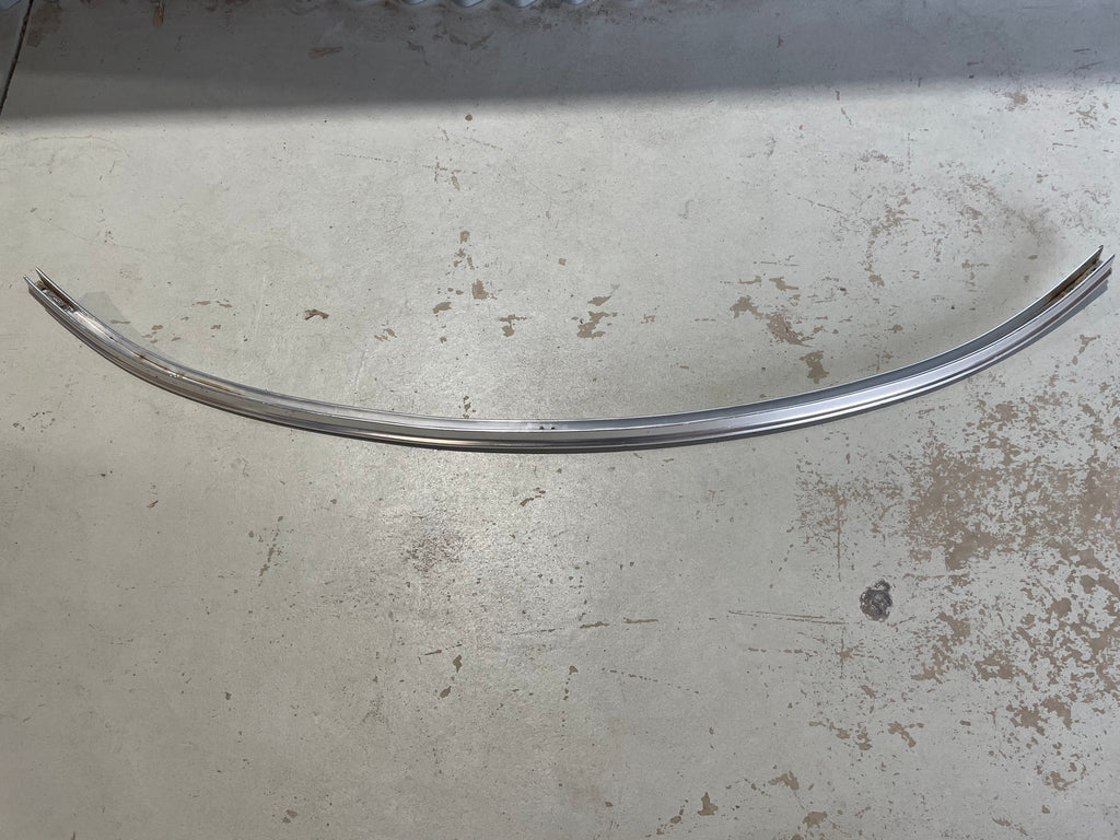 AHH9225 WINDSCREEN FRAME LOWER RAIL USED