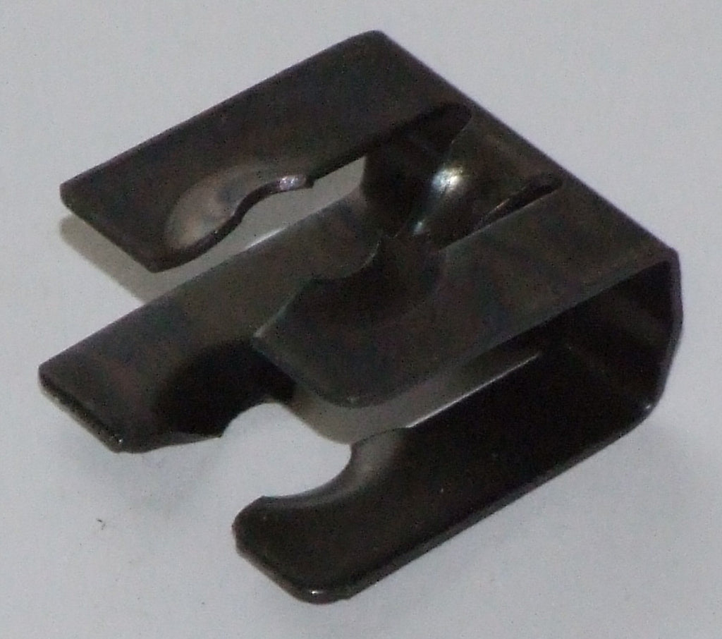 115-654 24A859 CLIP BONNET PROP